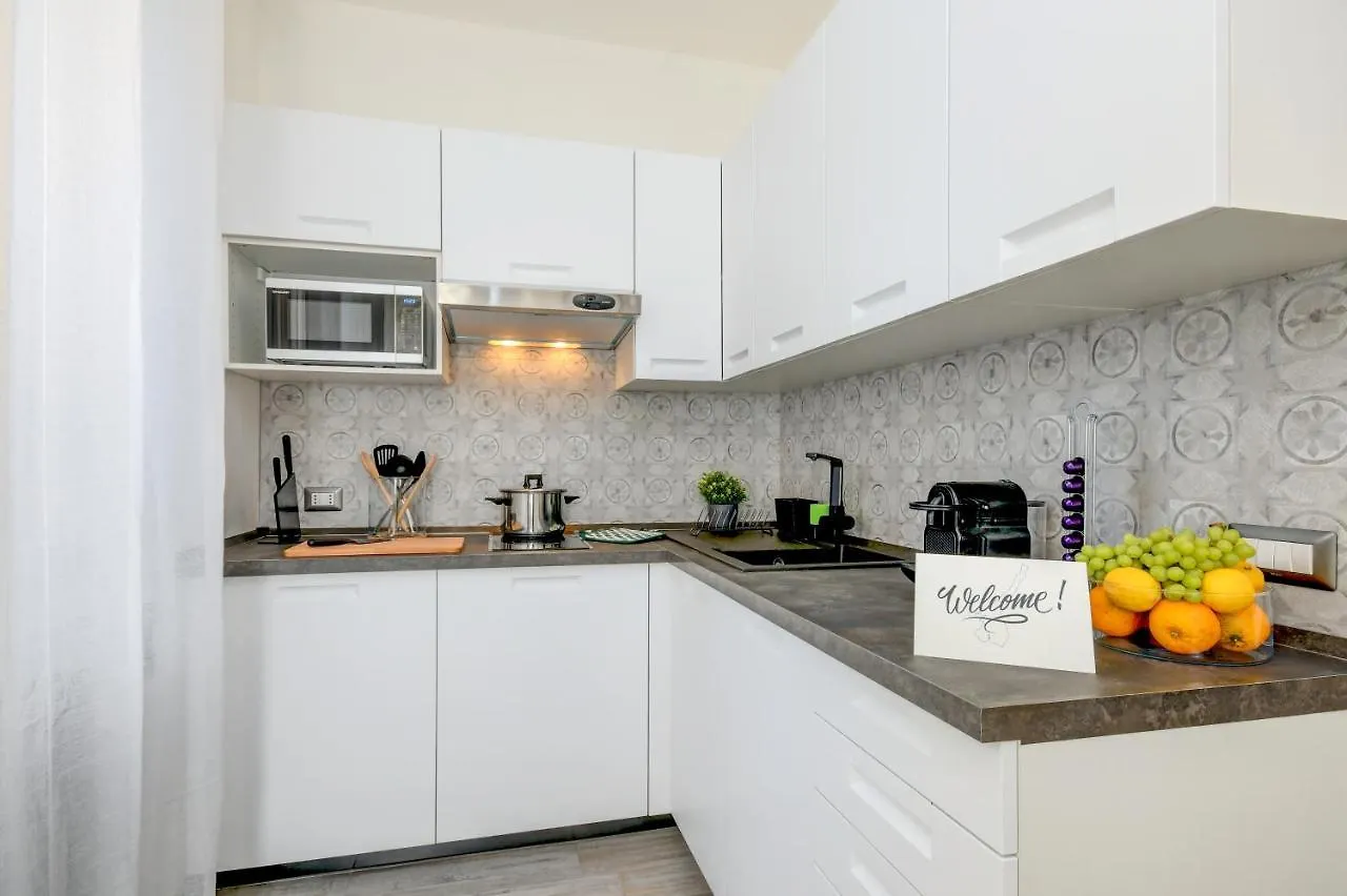 Taurus Suite Apartment Desenzano del Garda