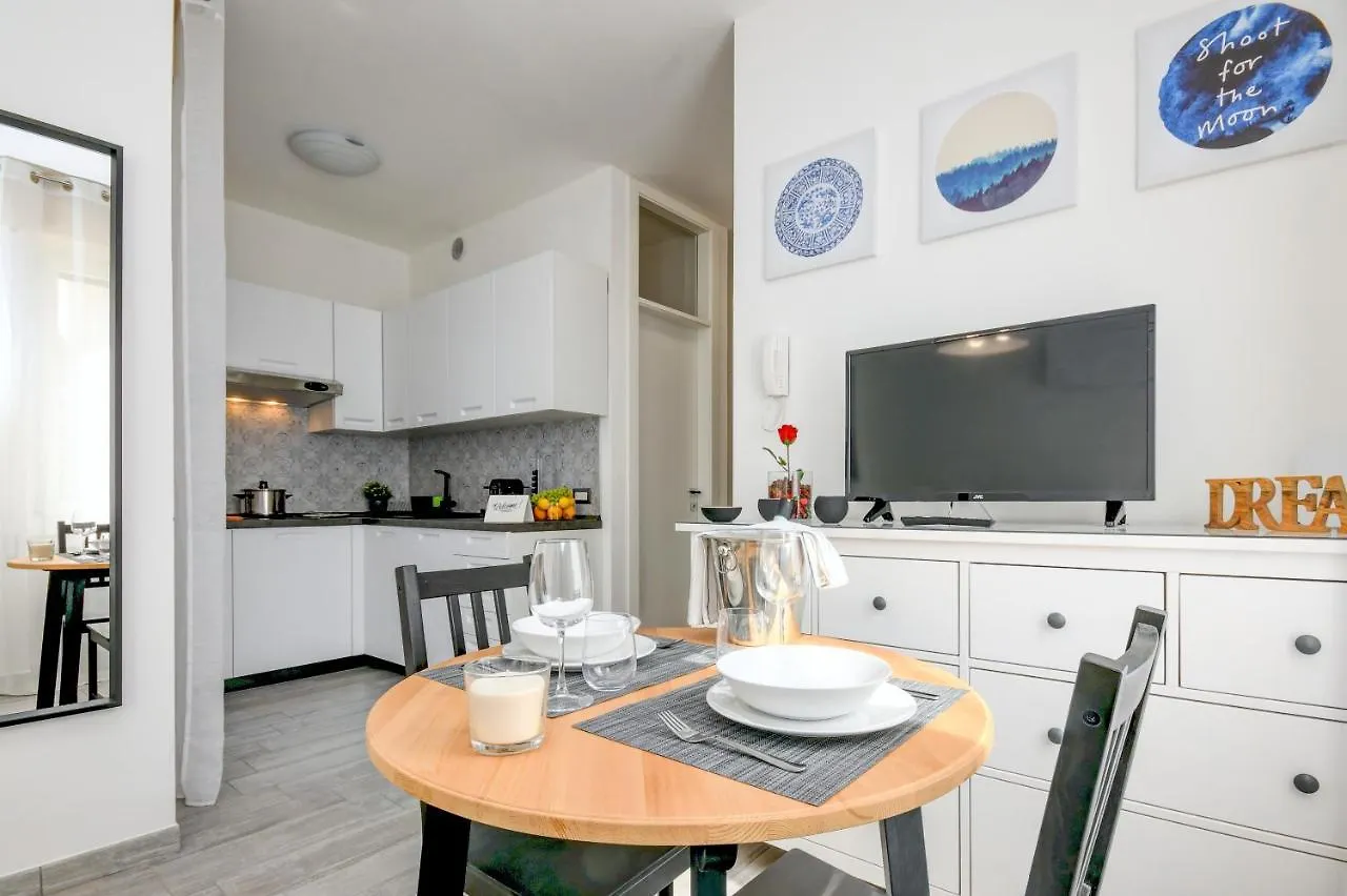 Taurus Suite Apartment Desenzano del Garda