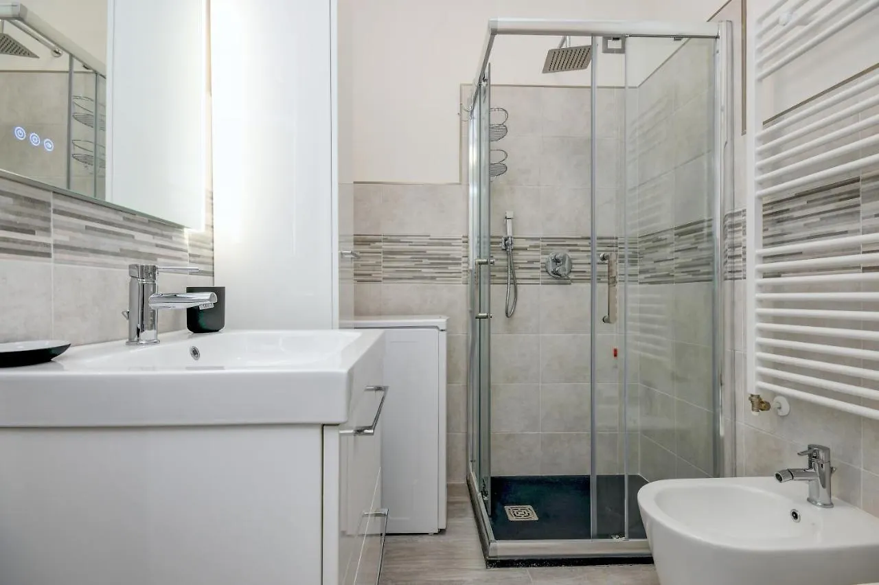 Taurus Suite Apartment Desenzano del Garda 0*,