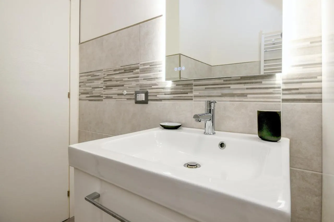 Taurus Suite Apartment Desenzano del Garda