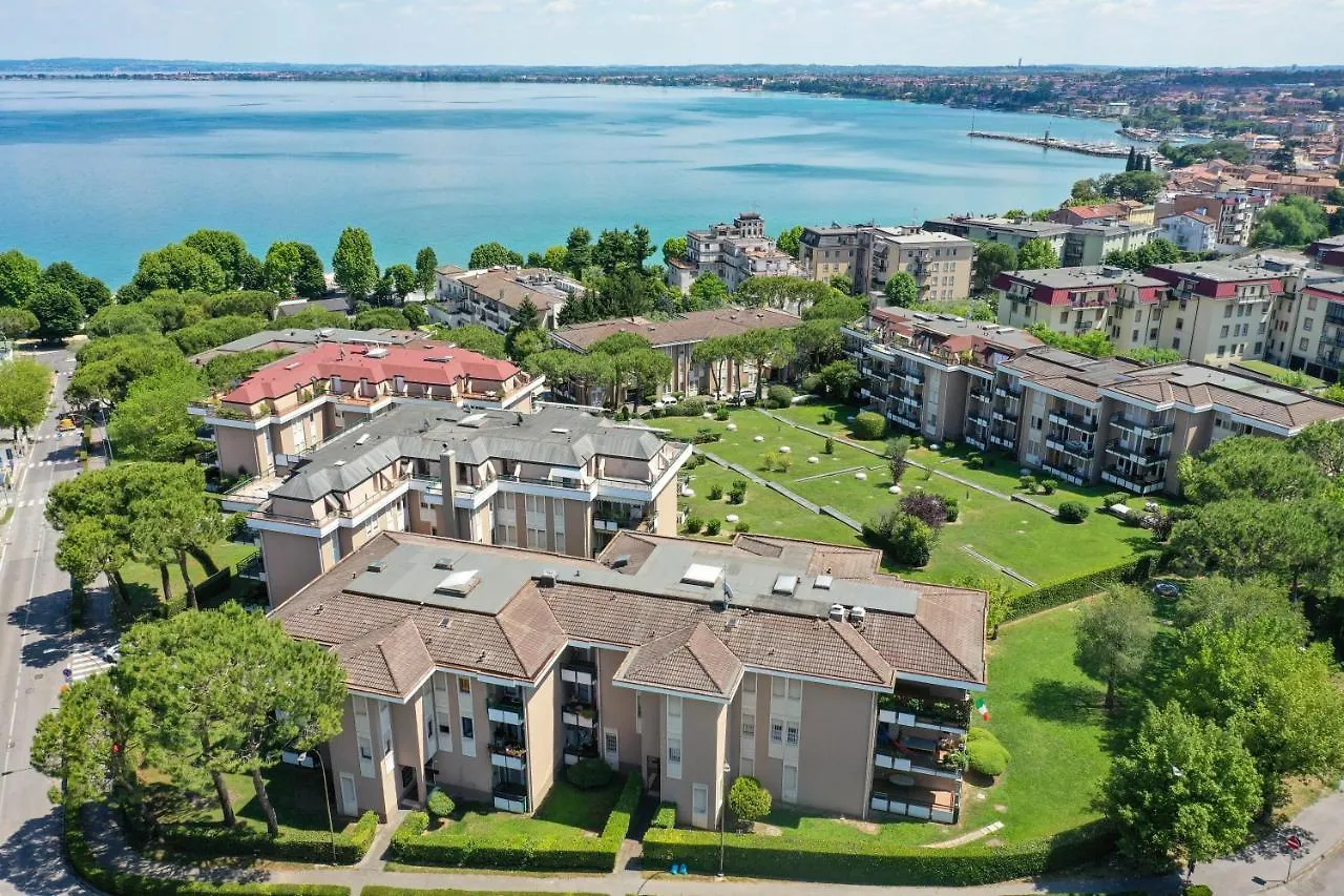 Taurus Suite Apartment Desenzano del Garda 0*,  Italien